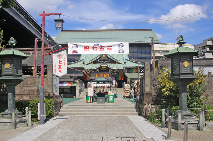 入口旧本堂を望む